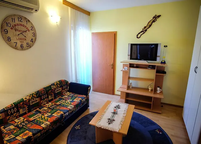 Studio Apartments Shanti